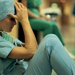 Esausti, il 20% degli infermieri abbandona la professione in Francia