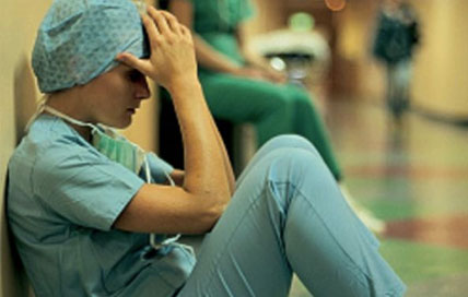 Esausti, il 20% degli infermieri abbandona la professione in Francia